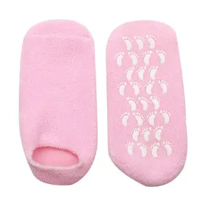 Nurev 1 Pair Moisturize Spa Socks Repair Cracked Skin Treatment Gel Soft Moisturizing Feet Socks Gel Silicone Gel Booties SPA Insoles(Random Color)