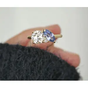 Saasvijewels Toi et moi ring Double Stone Engagement Blue ring 2 Stone Wedding Ring Radiant cut ring Round ring mothers ring Diamond ring blue ring