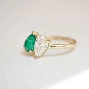 Saasvijewels Toi et moi ring Double Stone Engagement Emerald ring 2 Stone Wedding Ring Radiant cut ring Pear ring mothers ring Diamond ring blue ring