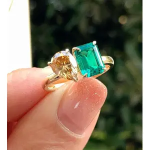 Saasvijewels Toi et moi ring Double Stone Engagement Emerald ring 2 Stone Wedding Ring Radiant cut ring Pear ring 2 stone mothers ring Green stone ring
