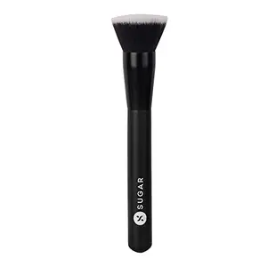 SUGAR Cosmetics - Blend Trend - 052 Kabuki (Brush For Foundation) - Soft Synthetic Bristles and Wooden Handle