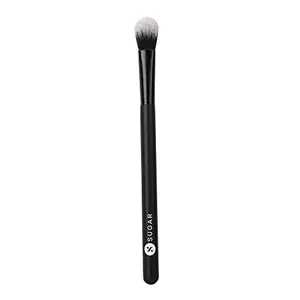SUGAR Cosmetics - Blend Trend - 006 Highlighter Brush (Brush For Easy Application of Highlighter) - Soft Synthetic Bristles and Wooden Handle