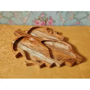 SAHARANPUR HANDICRAFTS Hand-Crafted Leaf Table-Top Snacks/Dry-Fruit Serving Tray for Home/Kitchen/Dinning- Great for Gifting Purpose (Teak Wood Size: 14 x 9 Inch Set of 1)