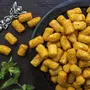 Evolve Snacks HamperBest Sellers Pack of 5 | Ragi chips| Baked Bhakarwadi | Soya corn | Oats chips Peri peri |Quinoa Puffs, 8 image